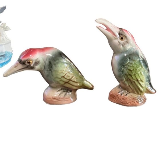 Vintage Hand-Painted Porcelain Woodpecker Salt & Pepper Shakers - Picture 3 of 4